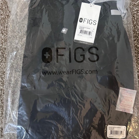 figs scrub set black women’s small top and bottom - Picture 4 of 4